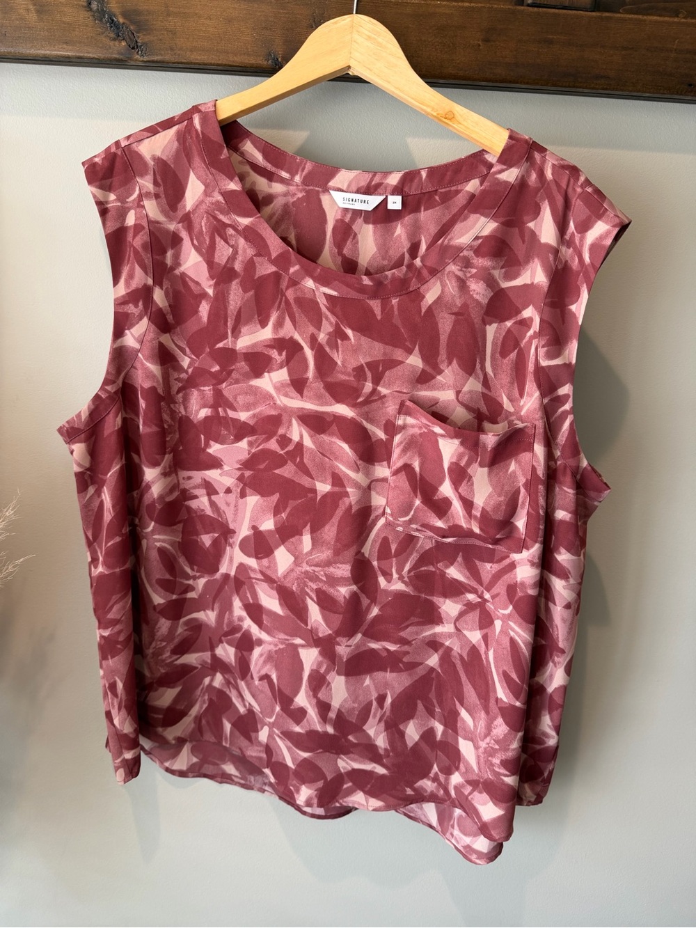 Everyday Sleeveless Leaf-Print Tank Top in Dusty Rose